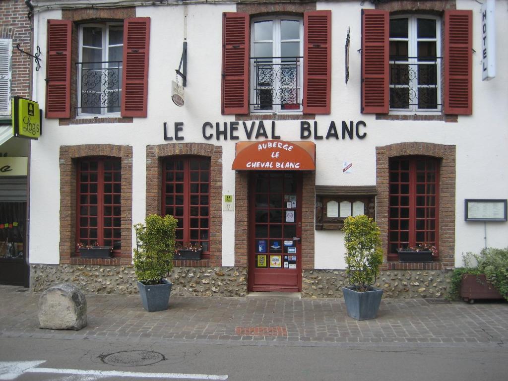 Logis Hotel Restaurant Le Cheval Blanc Charny-Oree-de-Puisaye Exterior foto