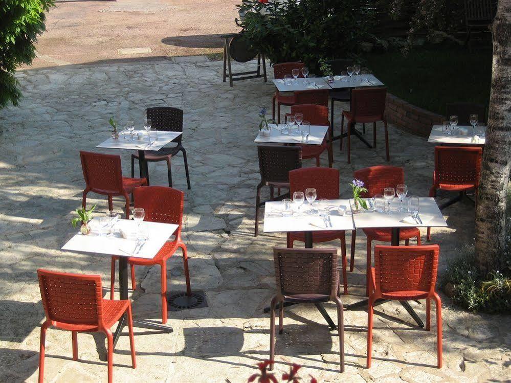 Logis Hotel Restaurant Le Cheval Blanc Charny-Oree-de-Puisaye Exterior foto