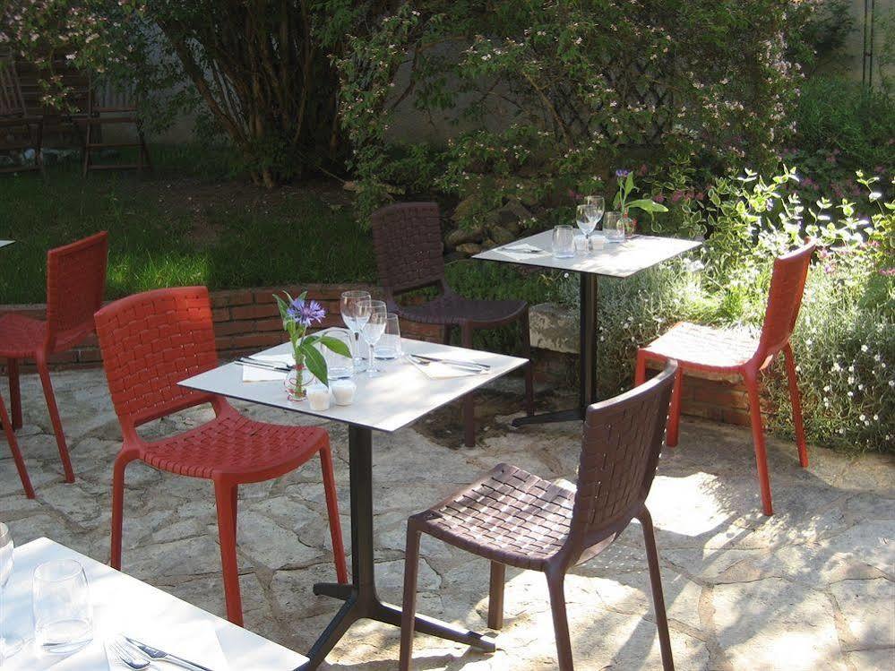 Logis Hotel Restaurant Le Cheval Blanc Charny-Oree-de-Puisaye Exterior foto